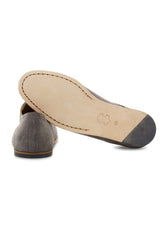 THE SUMMER DERBY IN GREY